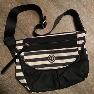 🖤🤍Apex Stripe Festival Bag🤍🖤